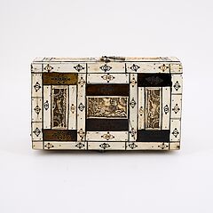 Alpenlaendisch - Schatulle mit Tierdarstellungen auf Reliefplaketten, 81479-4, Van Ham Kunstauktionen