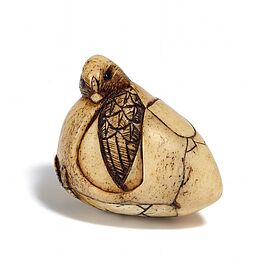 Netsuke Vogel aus einem Ei schluepfend, 65350-70, Van Ham Kunstauktionen
