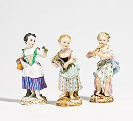 Meissen - Gaertnerkind mit Trauben im Hut und Maedchen mit Floete, 65120-19, Van Ham Kunstauktionen