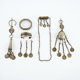 Gruppe von traditionellen Schmuckobjekten, 80769-43, Van Ham Kunstauktionen