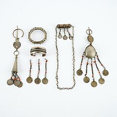 Gruppe von traditionellen Schmuckobjekten, 80769-43, Van Ham Kunstauktionen