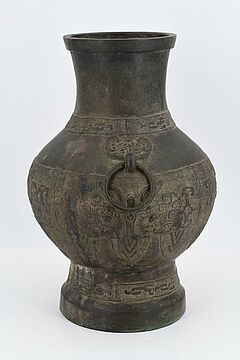 Vase archaischer Stil, 70476-1, Van Ham Kunstauktionen