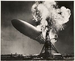 Anonym - Burning of the Hindenburg, 68004-311, Van Ham Kunstauktionen