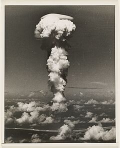 Harry Leder - Atomic smoke over Bikini July 1st 1946, 68004-365, Van Ham Kunstauktionen