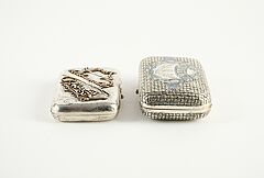 Kleines Etui mit aufgelegten Namenszügen und Portemonnaie mit Aufschrift 'Souvenir', 80769-24, Van Ham Kunstauktionen