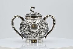 Tuck Chang  Co - Dreiteiliges Teeservice mit Drachendekor, 75137-2, Van Ham Kunstauktionen