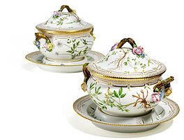 Royal Copenhagen - Zwei Terrinen mit Presentoir > > Flora Danica <