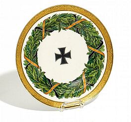 KPM - Teller mit Eichenlaub aus einem Speiseservice fuer Prinz Wilhelm dAE, 56519-11, Van Ham Kunstauktionen