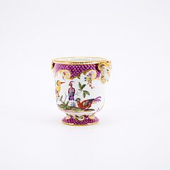 Meissen - Kleiner Cachepot mit  Vogelmotiven und purpurfarbenem Schuppendekor, 80922-42, Van Ham Kunstauktionen