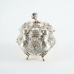 Deutschland - Grosse Gebaeckdose Stil Rokoko mit Rosenknauf, 79909-41, Van Ham Kunstauktionen