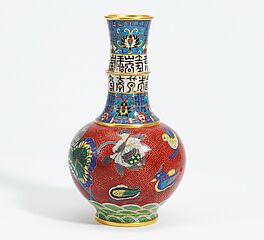 Vase mit Lotos und Schriftzeichen fuer Langes Leben, 66104-10, Van Ham Kunstauktionen