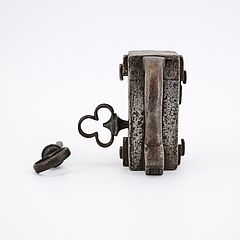 Grosses Doppel-Vorhangschloss, 80896-10, Van Ham Kunstauktionen