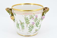 Royal Copenhagen - Teller und Flaschenkuehler Flora Danica, 70554-1, Van Ham Kunstauktionen