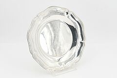 Paris - Paar groessere und ein kleinerer Teller mit Allianzwappen, 73649-12, Van Ham Kunstauktionen