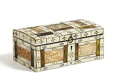 Alpenlaendisch - Schatulle mit Tierdarstellungen auf Reliefplaketten, 81479-4, Van Ham Kunstauktionen