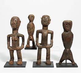 Vier Fetischfiguren, 68000-52, Van Ham Kunstauktionen
