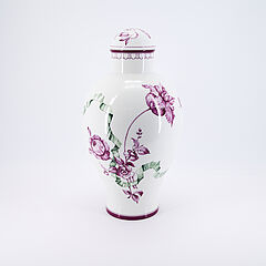 Nymphenburg - Acht Teller mit Weichmalerei und eine balusterförmige Deckelvase, 81991-13, Van Ham Kunstauktionen