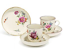 Pfalz-Zweibruecken - Zwei Tassen und drei Untertassen mit Blumendekor, 58116-24, Van Ham Kunstauktionen