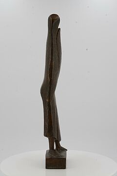 Emy Roeder - Tripoli II Stehende verhuellte Frau, 66500-191, Van Ham Kunstauktionen